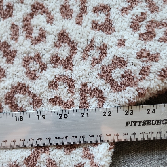 UGG Cecilia Cream Brown Leopard V-Neck Sweater Cozy Winter Street Chic - Picture 6 of 7